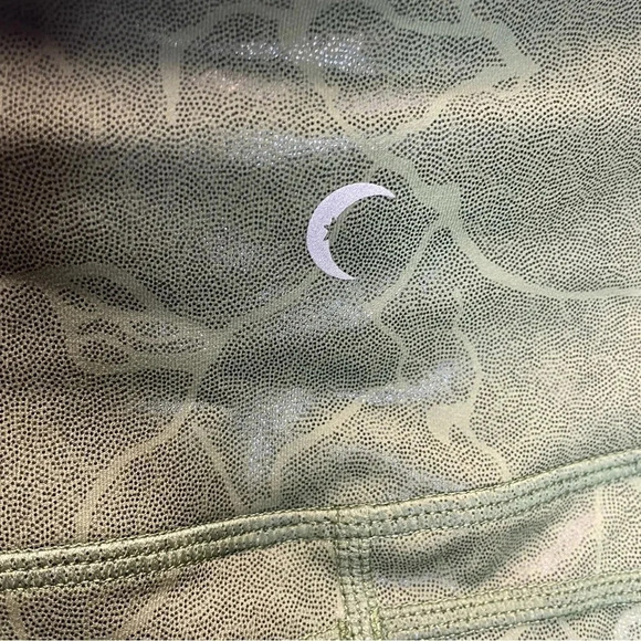 Zyia Olive Maze Light n Tight High Rise Pockets Leggings - Picture 5 of 7